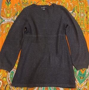 Gray Crewneck Sweater with Classic Knit Design